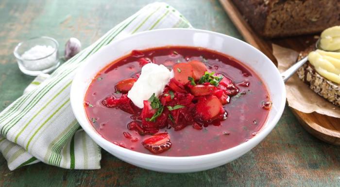 Борщ с сосисками. \ Фото: gastronom.ru. Борщ с сосисками. \ Фото: gastronom.ru.