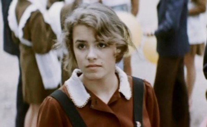 Елена Цыплакова в фильме *Школьный вальс*, 1977 | Фото: goodhouse.ru Елена Цыплакова в фильме *Школьный вальс*, 1977 | Фото: goodhouse.ru