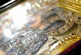 Монреальская Иверская икона Божией Матери мироточила непрерывно с 1982 по 1997 год