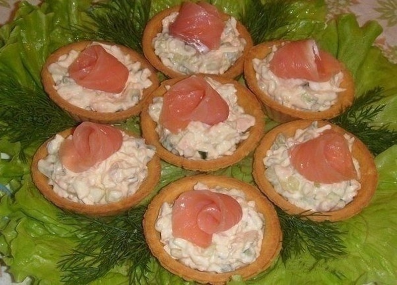 Тарталетки с красной рыбой