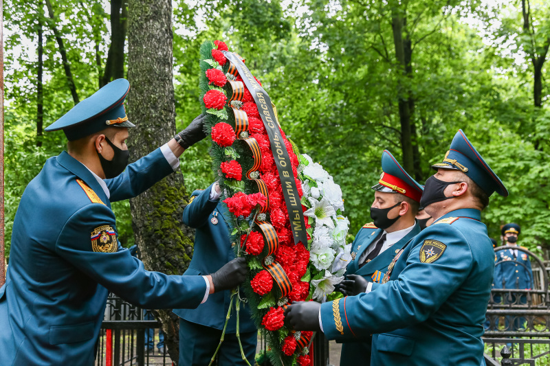 В Москве почтили память огнеборцев, погибших при исполнении служебного долга