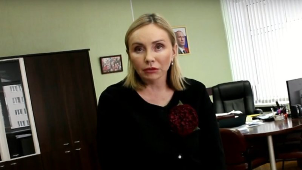 Посоветовавшая врачам помыть полы чиновница разозлила соцсети