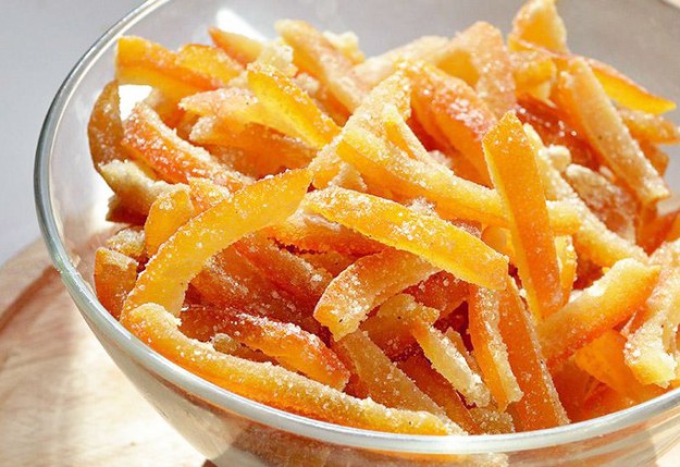 Не спешите выкинуть апельсиновые корки. Из них можно сделать вкусное угощение! Не спешите выкинуть апельсиновые корки. Из них можно сделать вкусное угощение!