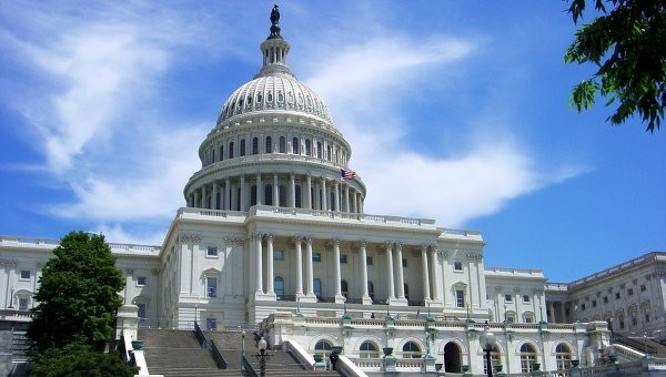 Глава комитета сената США призвал к ужесточению санкций против России Глава комитета сената США призвал к ужесточению санкций против России