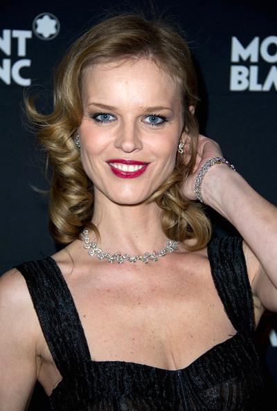 15.   (Eva Herzigova), 39 , -     : 180    : 89-64-90     : 13 .