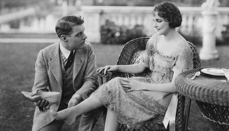 8-Romantic-Gestures-From-the-Olden-Days-That-Need-To-Come-Back.jpg 8-Romantic-Gestures-From-the-Olden-Days-That-Need-To-Come-Back.jpg