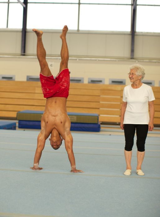 gimnastka-87letnyaya-vyglyadit-futbol-hokkey-sport gimnastka-87letnyaya-vyglyadit-futbol-hokkey-sport