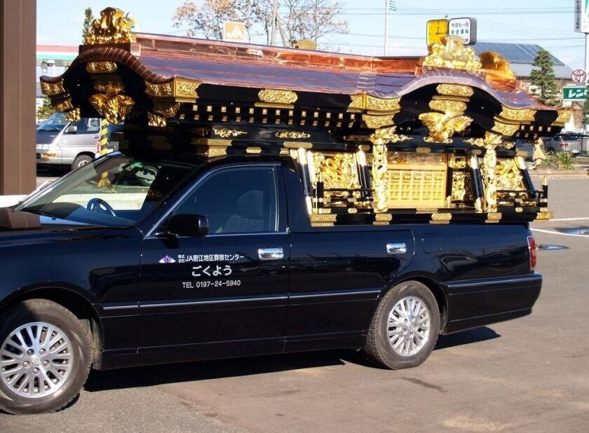 Японский катафалк Скатертью дорожка в мир иной
(19 фото)
