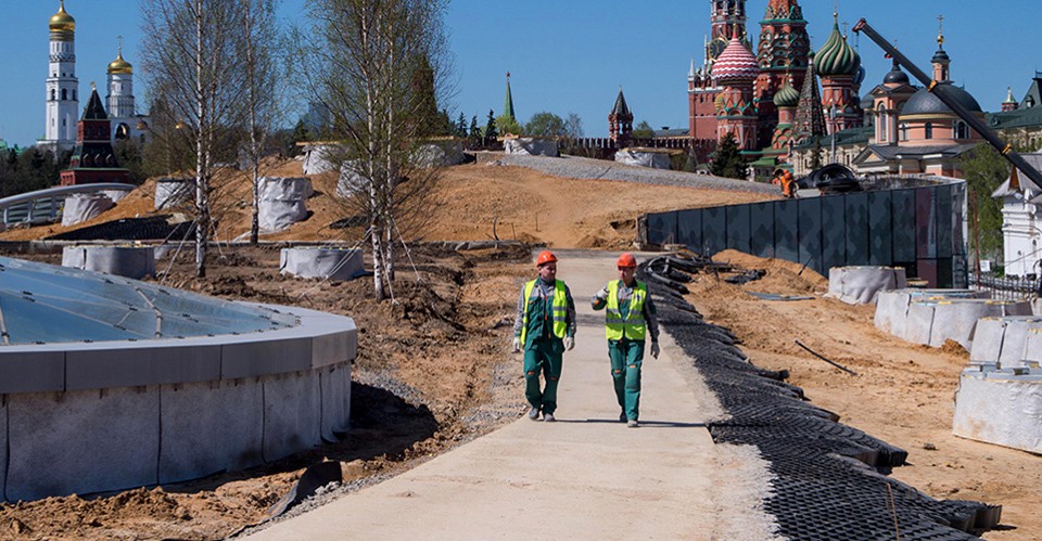 В парке "зарядье" нашли топоры бронзового века / новости "пр.