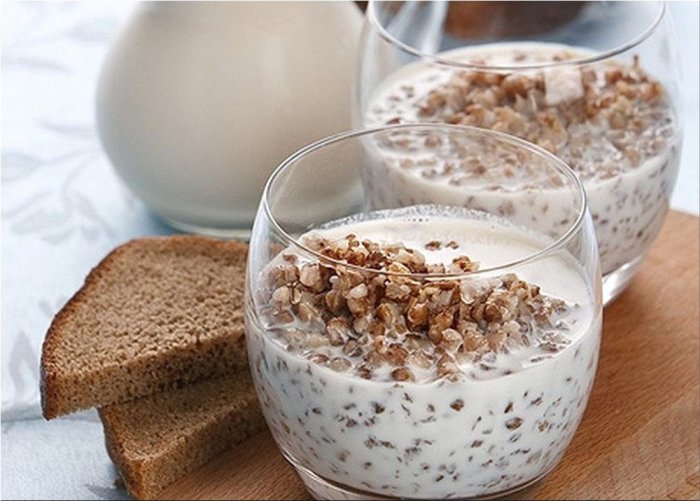 Гречка с кефиром. \ Фото: cool-answers.ru. 8 бесподобно вкусных блюд из гречки, которые придутся по вкусу истинным гурманам
