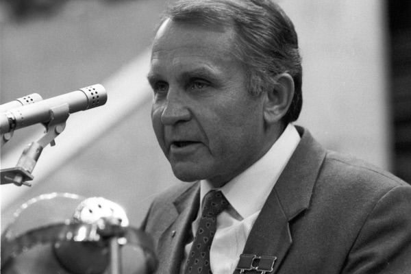 «Союз» без номера. В 1975 году советские космонавты выжили, упав из космоса «Союз» без номера. В 1975 году советские космонавты выжили, упав из космоса