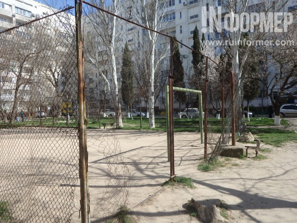 «Дети выжить не должны»? Площадка в севастопольском дворе