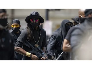 В Америке отменяют полицию: города оккупируют вооруженные боевики