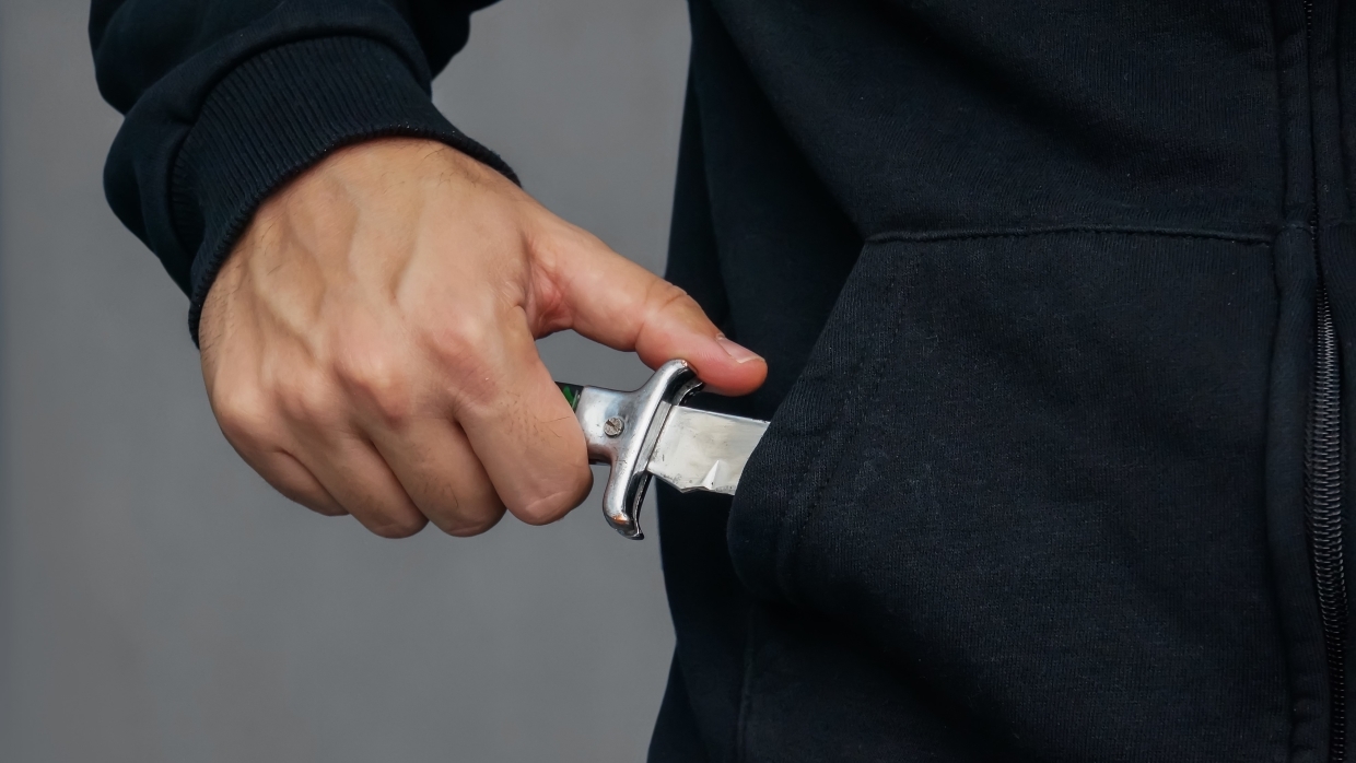 Любовник зарезал женщину на глазах ее сожителя на Сахалине