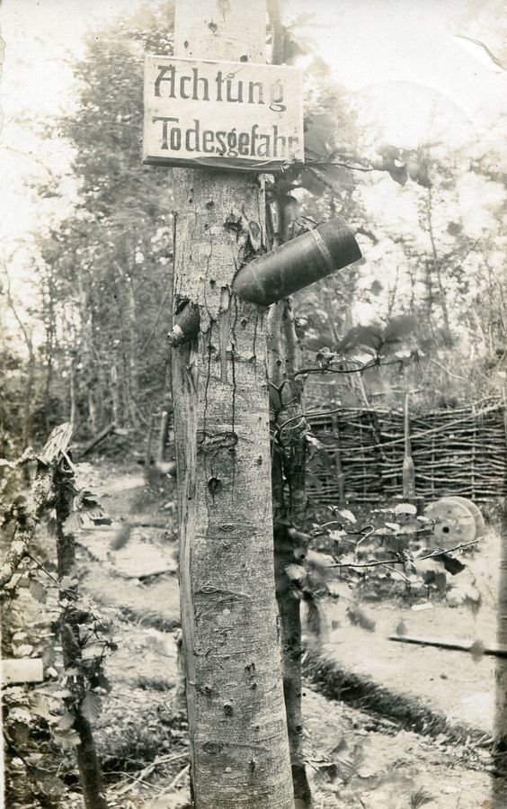 Исторические фото из серии «Пробил, но не убил» военное, война, исторические фото, не взорвался, пробил, снаряд, судьба, чудо