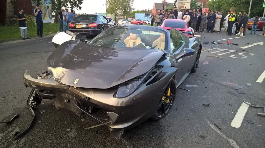 Водители Ferrari и Porsche уничтожили свои суперкары, после чего сбежали с места ДТП аварии,авто,автомобили,автомобиль,дтп,происшествия,ремонт