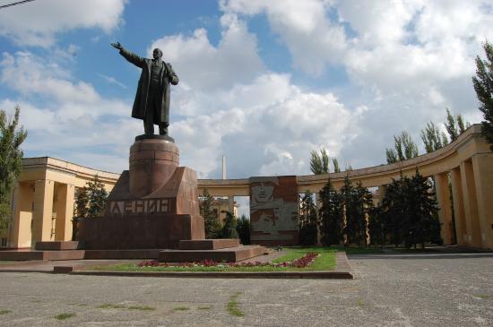 Почему в России многие города и улицы до сих пор носят советские названия