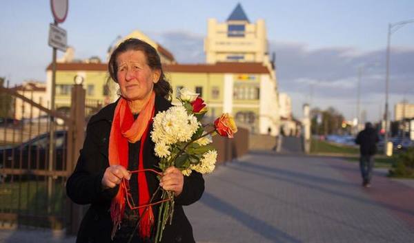 В Бресте возбудили уголовное дело против пенсионерки за хоровод на улице