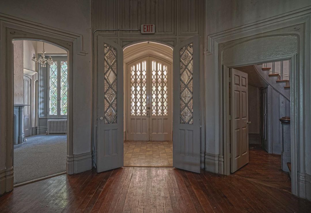 Фред Шнайдер — фанат колоритных заброшек Фред Шнайдер — фанат колоритных заброшек