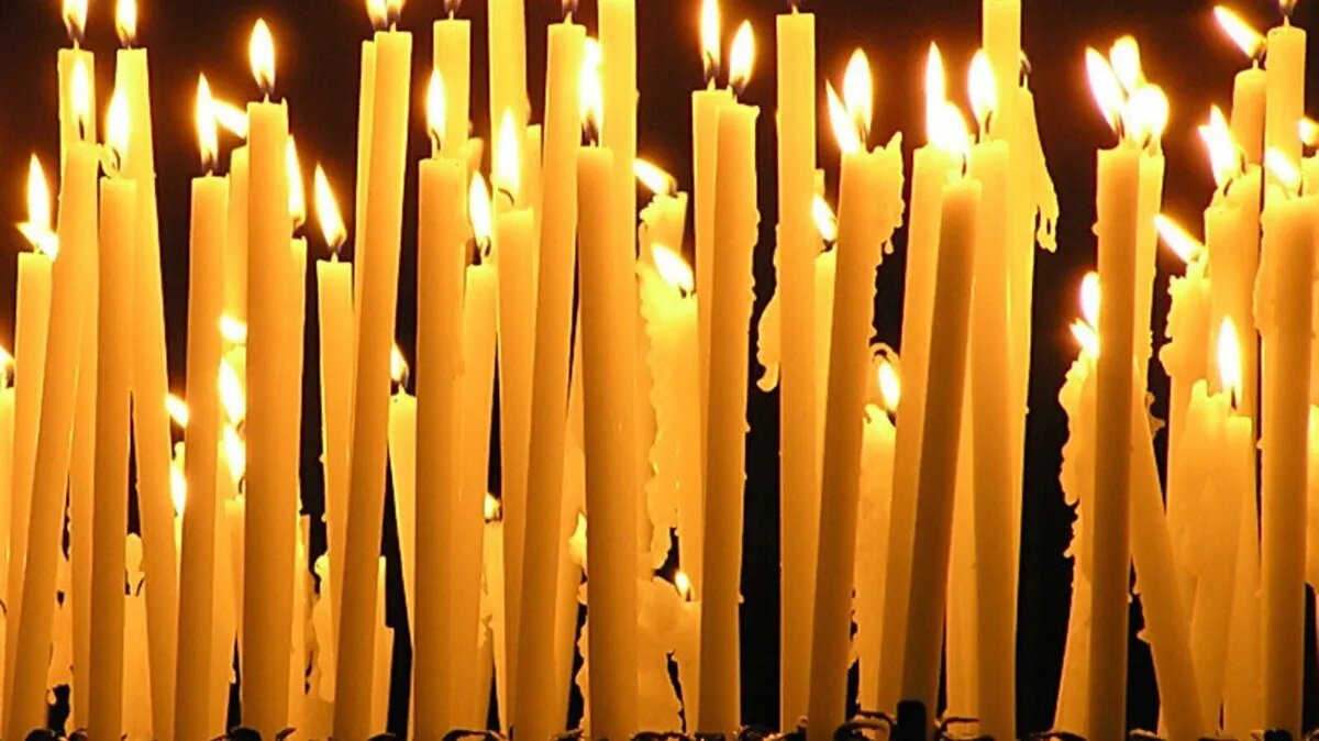 Обязательно поставьте свечку во благо покойных. Фото: pxhere.com
