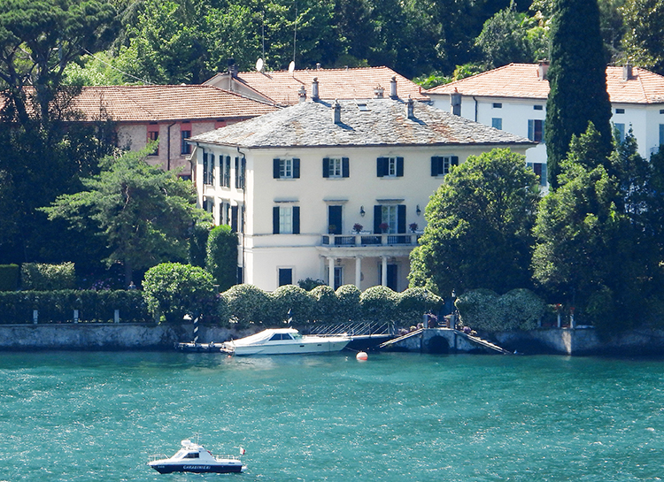 Джордж и Амаль Клуни потратили 110 тысяч долларов на кукольный дом для детей Джордж и Амаль Клуни потратили 110 тысяч долларов на кукольный дом для детей Звезды,Звездные пары