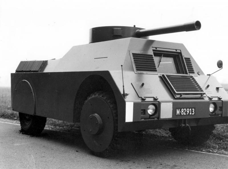 Учебный бронеавтомобиль-мишень MOWAG Panzerattrappe 