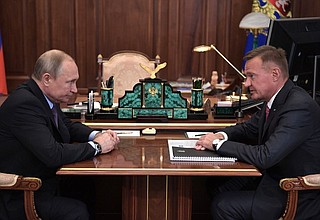 С временно исполняющим обязанности губернатора Курской области Романом Старовойтом.