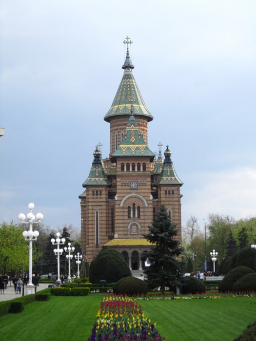 Кафедральный собор в Тимишоаре, Румыния, высота купола 83,7 метра.