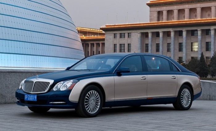 Очень дорогой представительский седан Maybach 62.