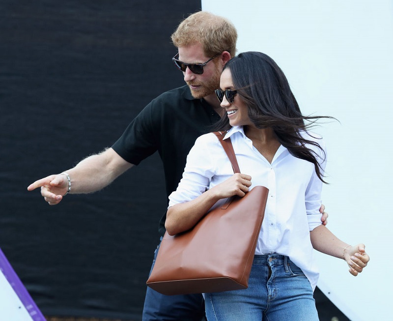 TORONTO, ON - SEPTEMBER 25: Prince Harry (R) and Meghan Markle (L) attend a Wheelchair Tennis match during the Invictus Games 2017 at Nathan Philips Square on September 25, 2017 in Toronto, Canada (Photo by Chris Jackson/Getty Images for the Invictus Games Foundation )