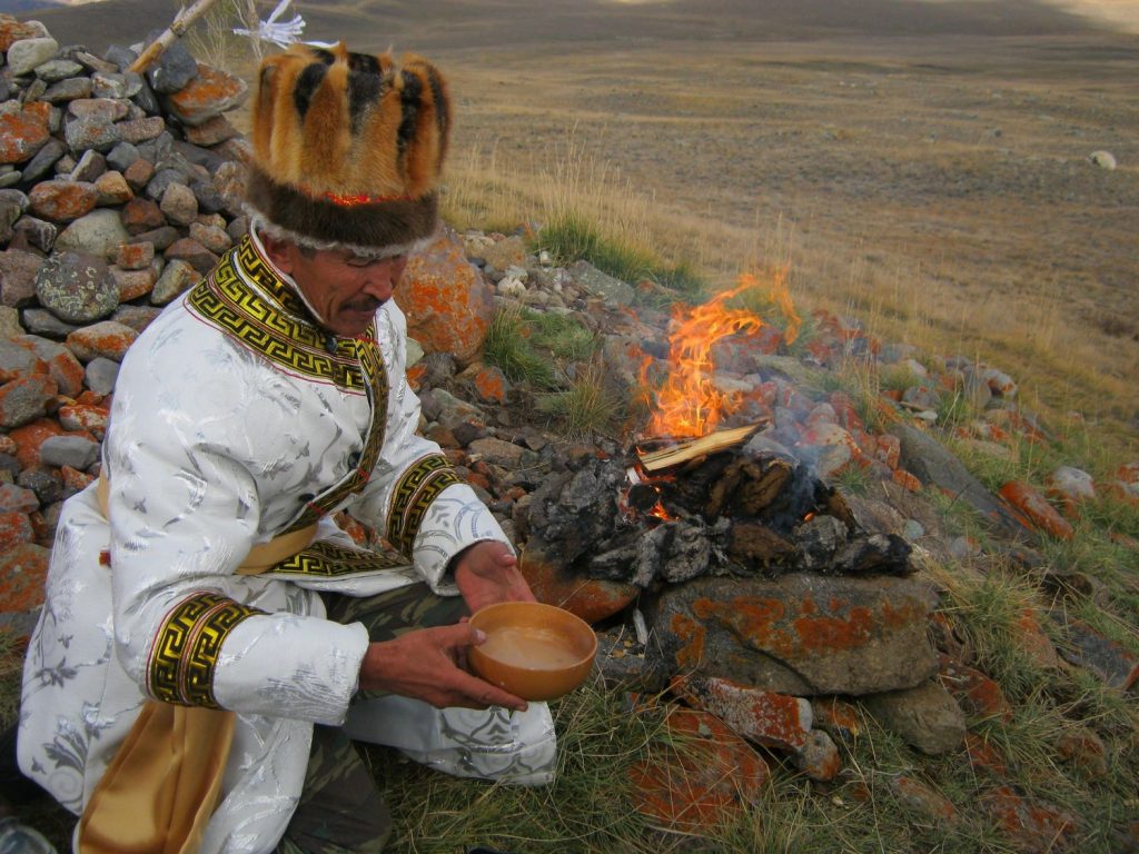 Белый заяц Апокалипсиса, живые автомобили и загробная жизнь как казарма: во что верят на Алтае шаман, может, человек, очень, могут, потому, например, шаманов, когда, много, чтобы, духов, этого, можно, шаманы, то есть, людей, будет, который, нужно