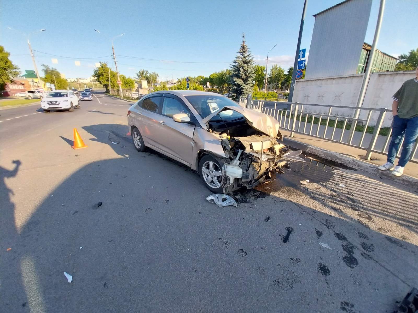 В результате дтп с участием двух легковых автомобилей пассажир получил ранение правого предплечья