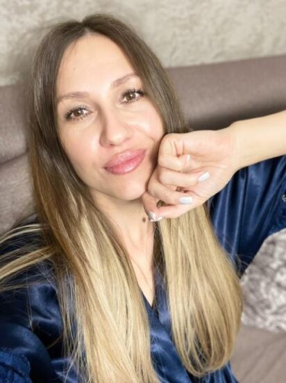 Знаете, сейчас такой период у меня, что я почти всегда нравлюсь себе накрашенная я или нет – не важно.