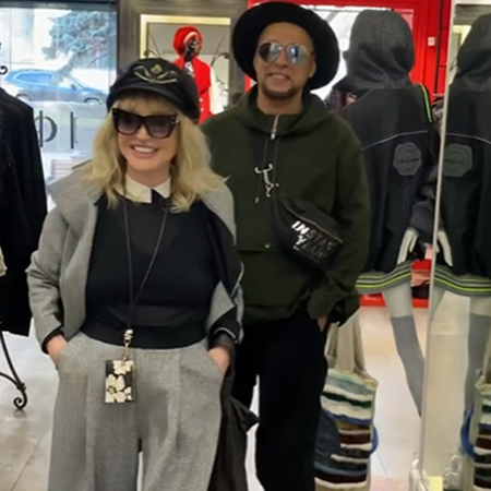 В сети обсуждают новый модный образ Аллы Пугачевой: "Девушка в тренде" Звездный стиль