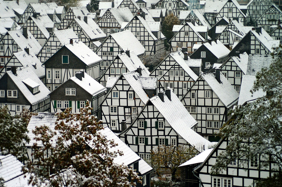 Снежные крыши немецкого городка Freudenberg