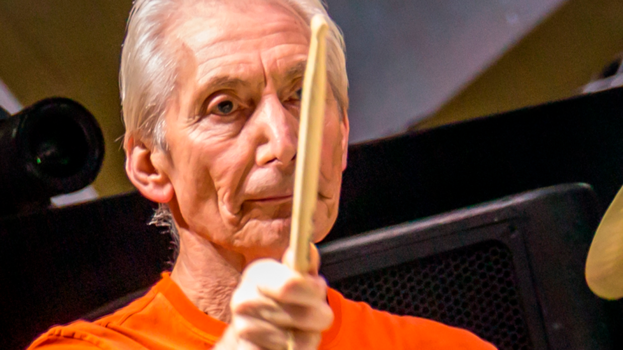 Известные музыканты соболезнуют в связи со смертью барабанщика Чарли Уоттса