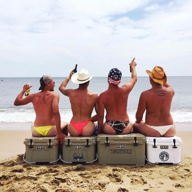 Типичное пляжное фото Instagram, женщины, мужчины, пародия, юмор