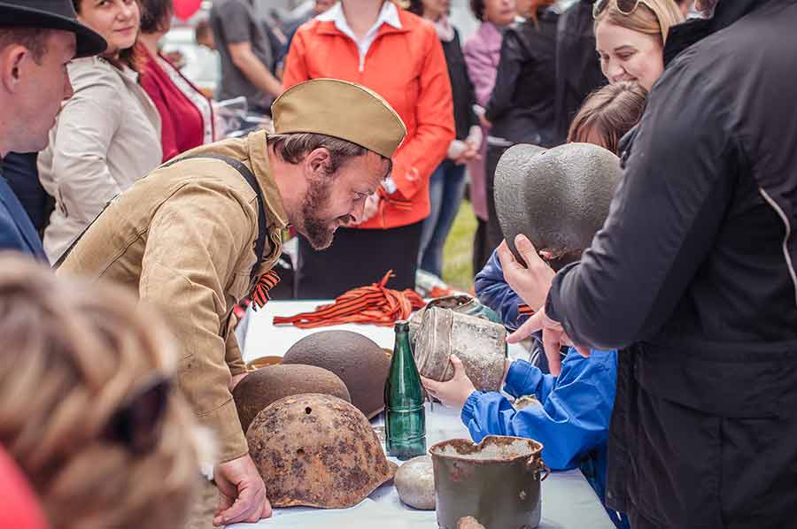картинка для афиши на день победы. празднование победы в великой отечественной. победа обсуждение. парад победы 2008 года на красной площади в москве. празднование дня победы за рубежом.