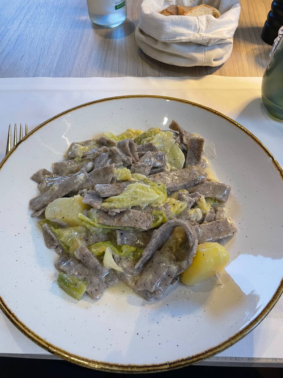 На фото Pizzoccheri из кантона Граубюнден На фото Pizzoccheri из кантона Граубюнден