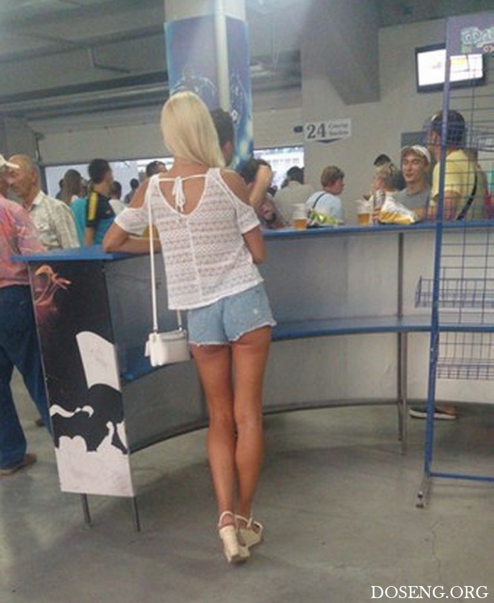 Девушки в коротеньких шортиках