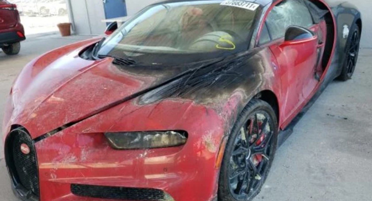 Сгоревший Bugatti Chiron предлагают купить за 25 000 000 рублей