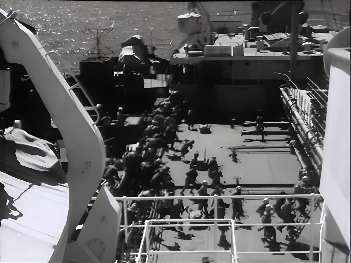 Захват тайваньцами советского танкера (кадр из художественного фильма «Ч. П. — Чрезвычайное происшествие»)