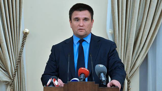 В МИД Украины призвали ЕС ввести санкции против бывшего канцлера ФРГ