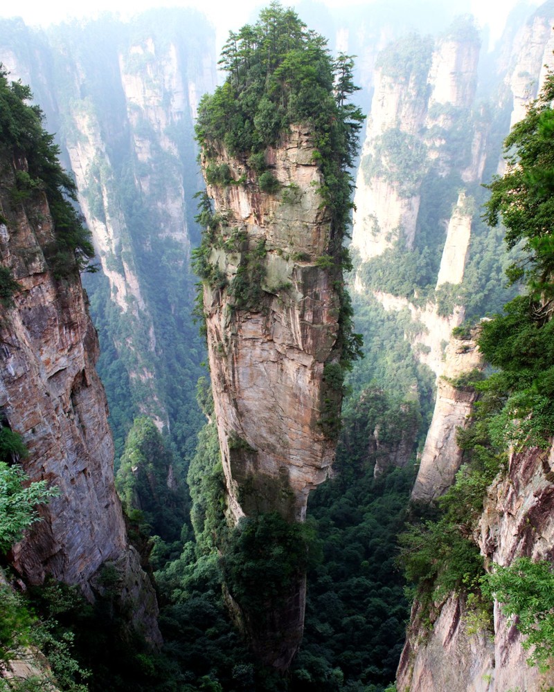 Китайская гора Цзянькуньчжу, которая стала вдохновением для пейзажей фильма «Аватар» без фотошопа, природа, удивительные фото, человек