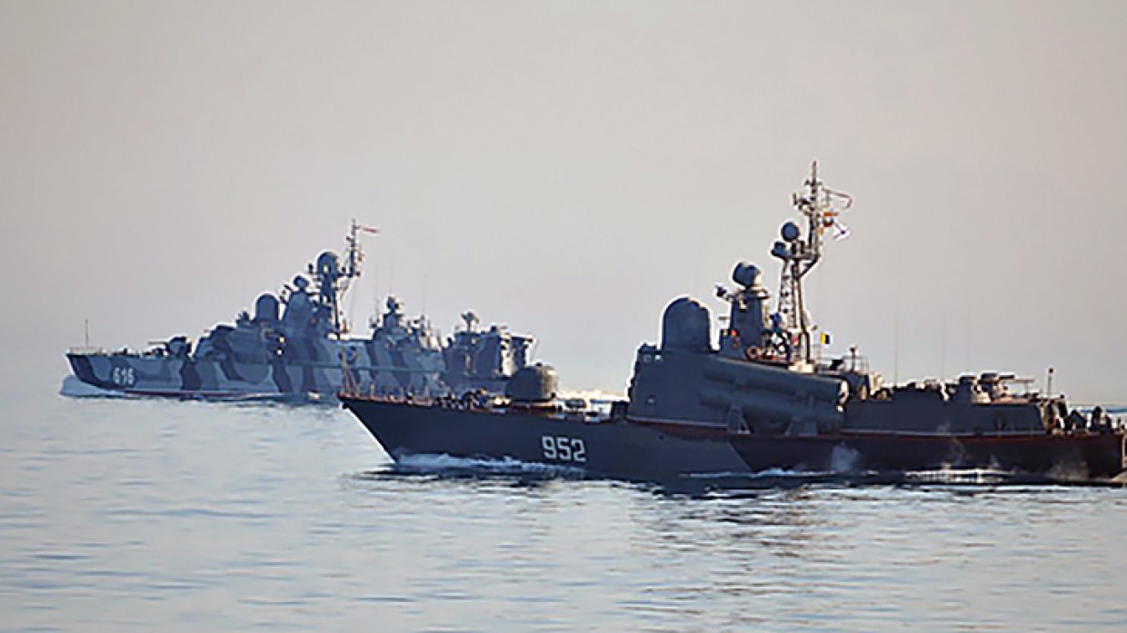 Российские корабли ведут спасательную операцию рыболовецкого судна Украины Происшествия
