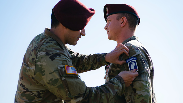 ЧТО ЗА ОФИЦЕРЫ НАТО ЗАСЕЛИ В МАРИУПОЛЕ И ПРИ ЧЁМ ТУТ ГЕНЕРАЛ АРМИИ США