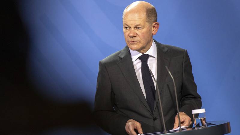 Bild: ГДР отправляла отчеты о слежке за канцлером Германии Шольцем в КГБ