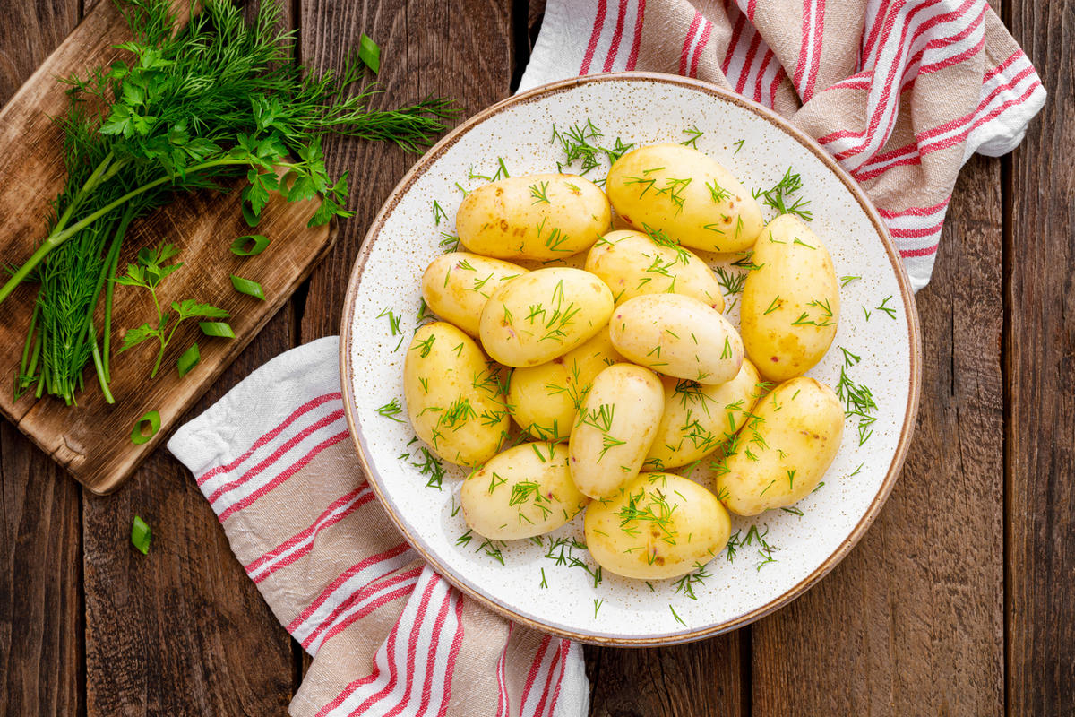 Как приготовить молодую картошку: 4 блюда с секретиками