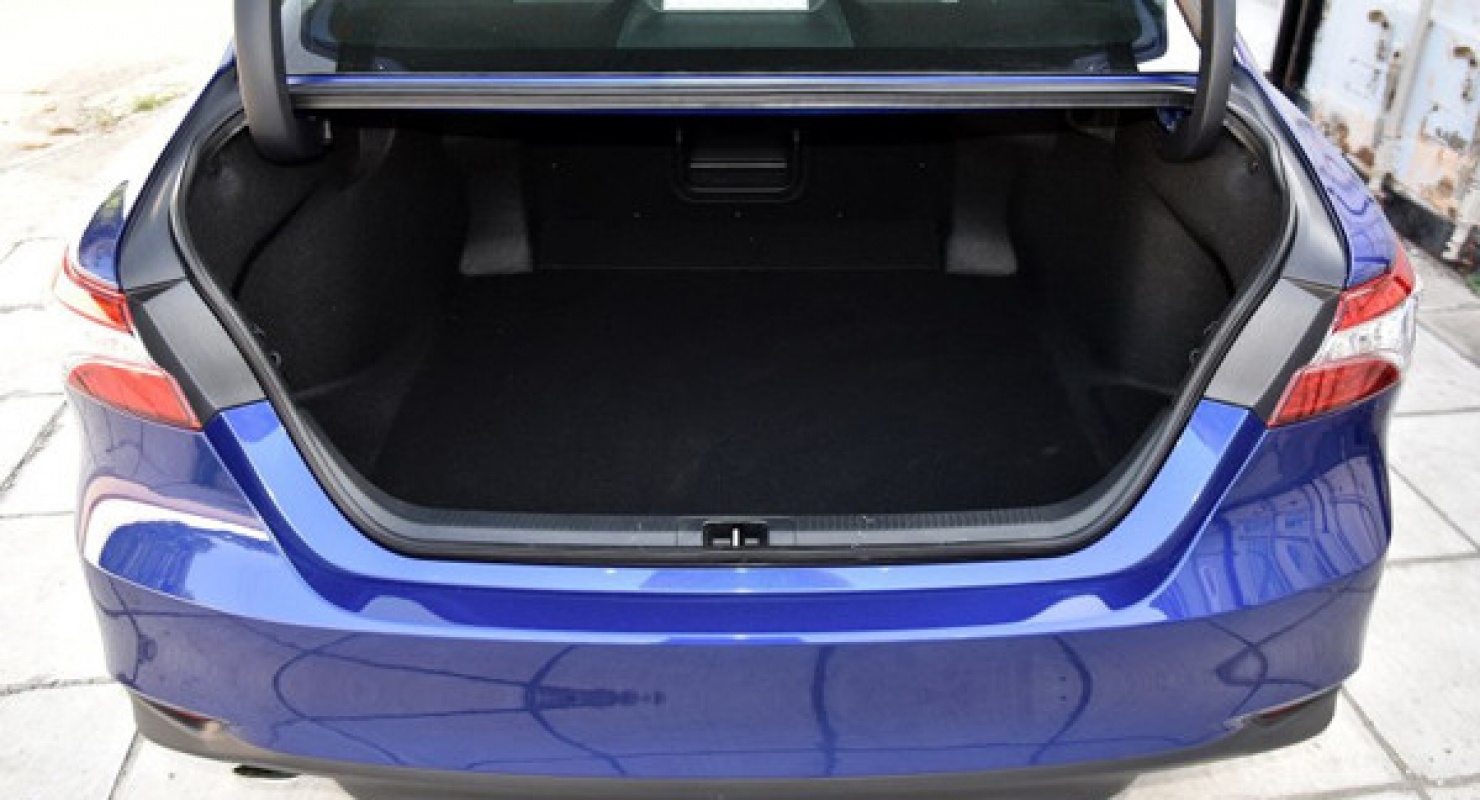 Почему в багажнике скапливается вода, как от нее избавиться