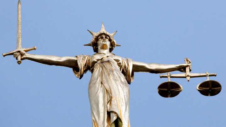 Чудеса толерантности: Трансгендера Назара посадили в женское СИЗО, а он взял и женился